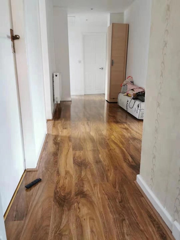 Room Mead Way in Greater London