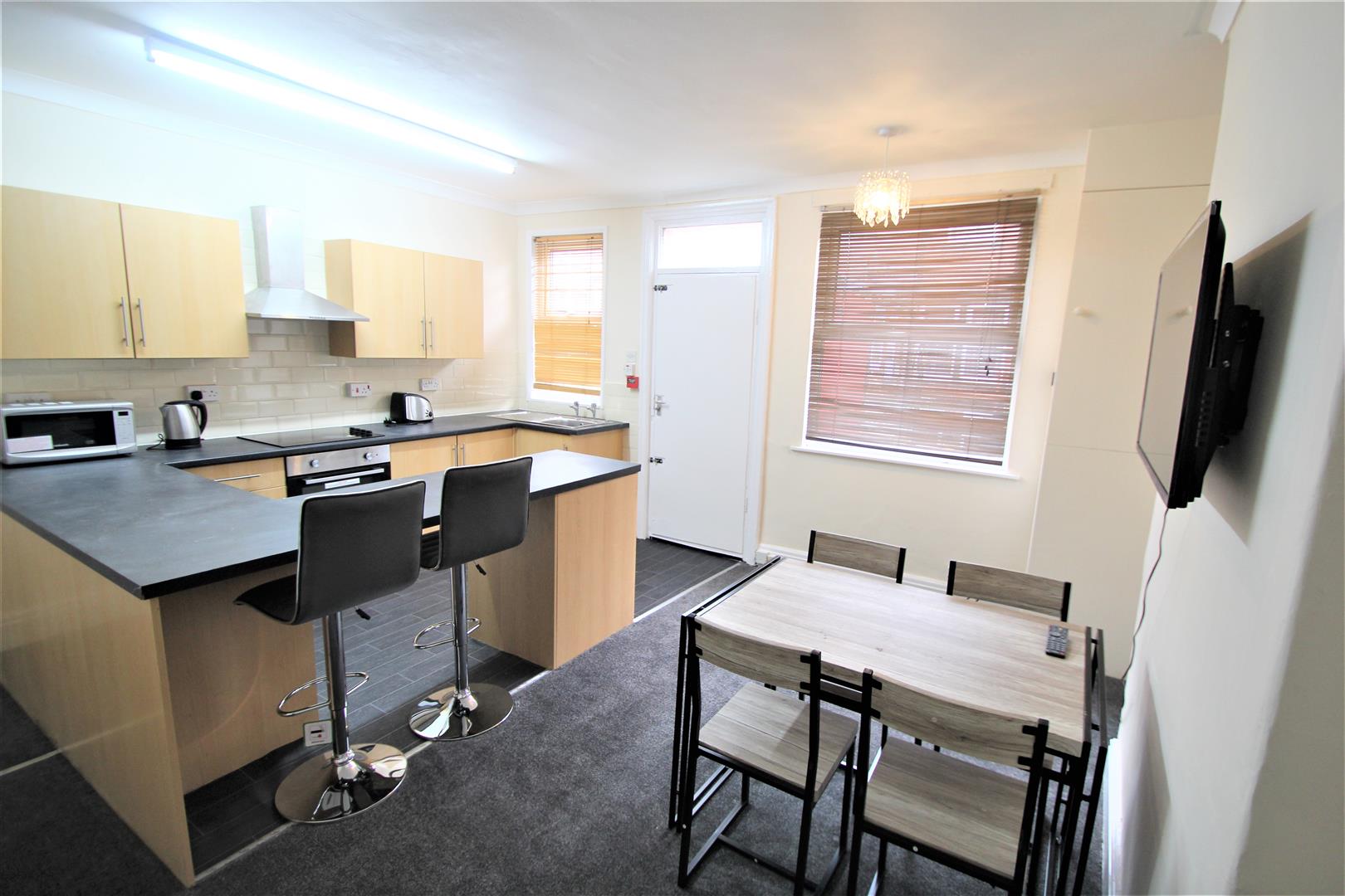 Flat Headingley Avenue in Leeds