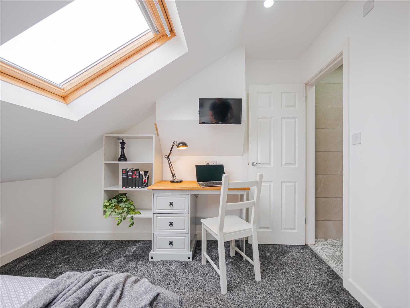 Room Dean Street in Coventry
