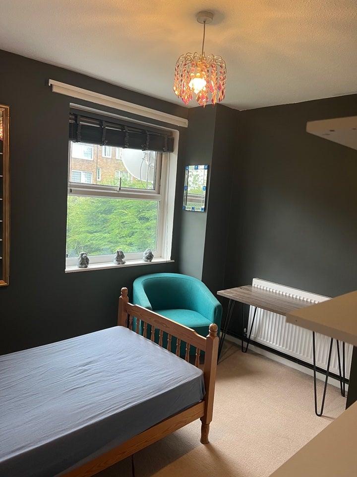 Room St Clairs Road in Greater London