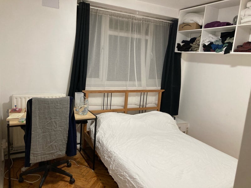 Room Oak Way in Greater London