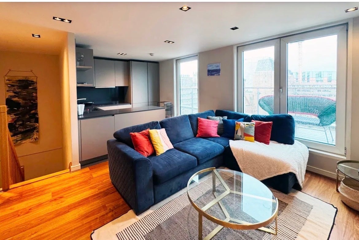 Flat Albert Embankment in Greater London
