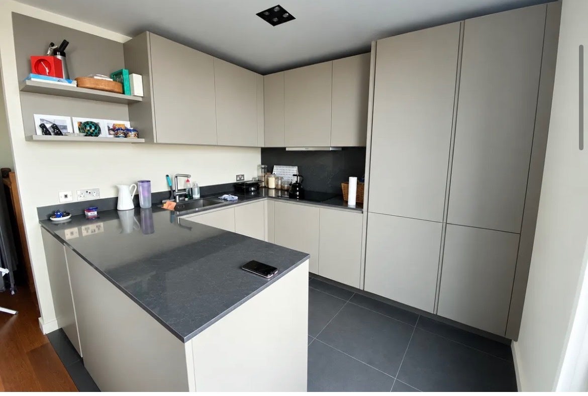 Flat Albert Embankment in Greater London