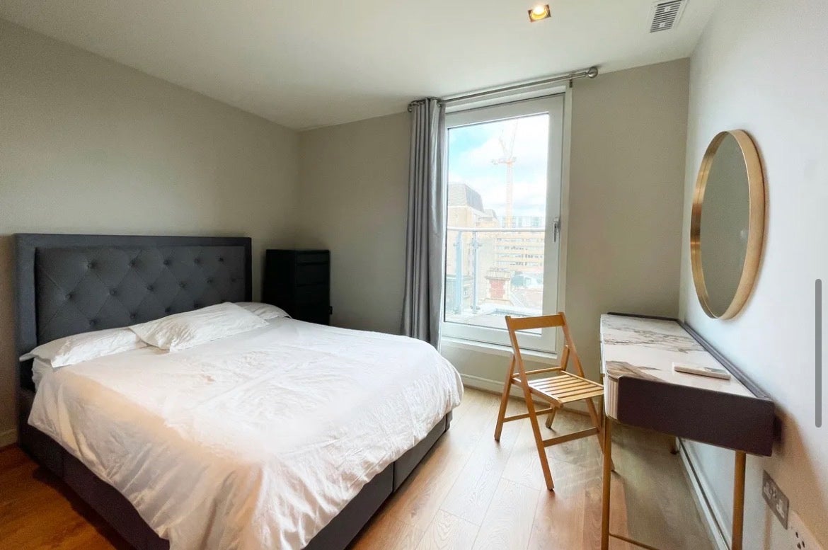 Flat Albert Embankment in Greater London
