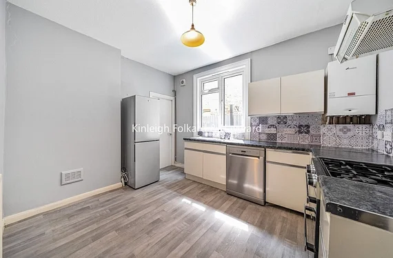 Flat Netherfield Road in Greater London