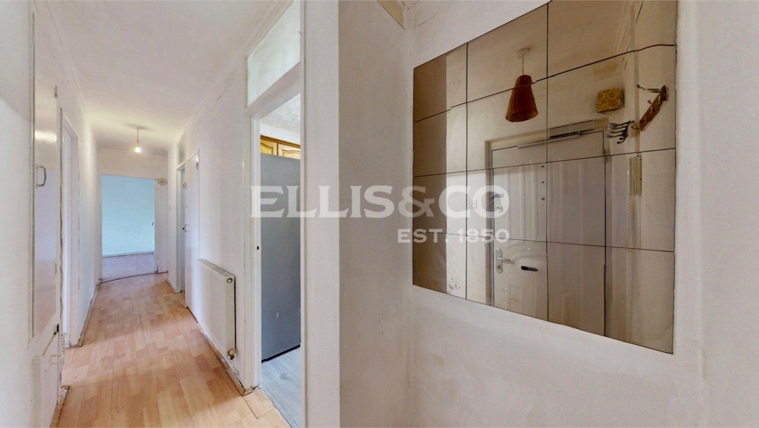Flat Kings Drive in Greater London