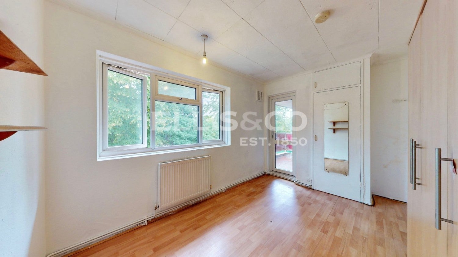Flat Kings Drive in Greater London