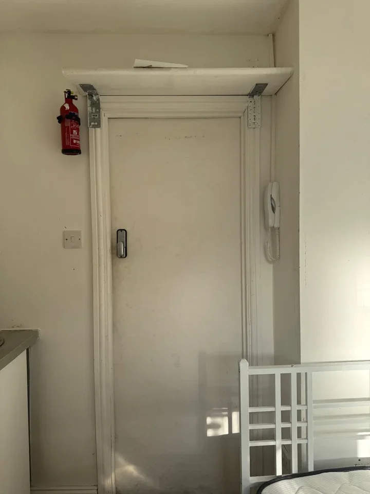 Room North Circular Road in Greater London