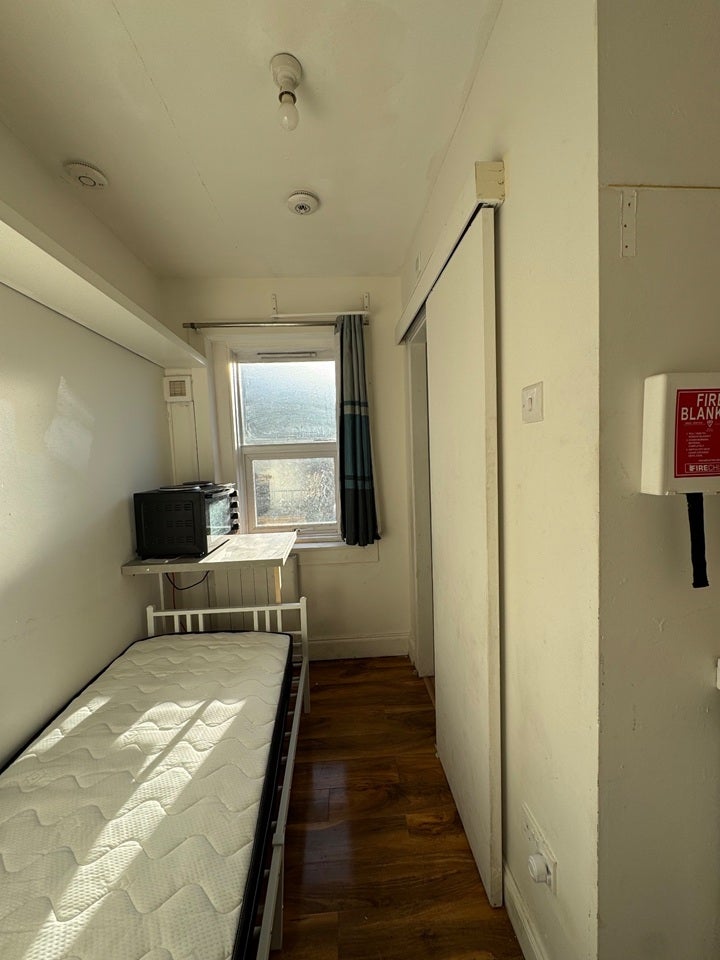 Room North Circular Road in Greater London