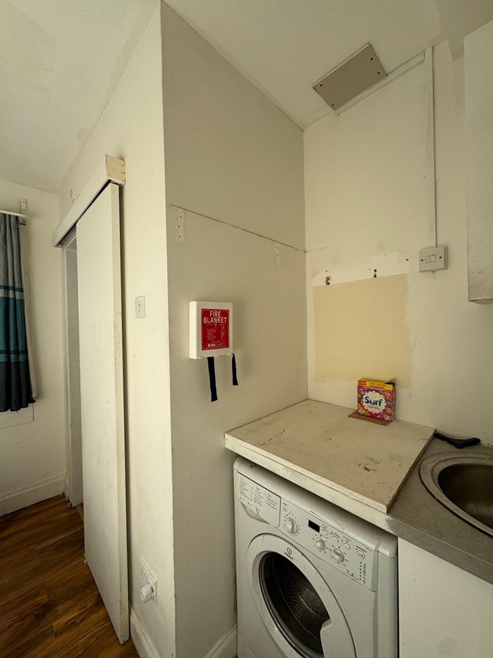 Room North Circular Road in Greater London