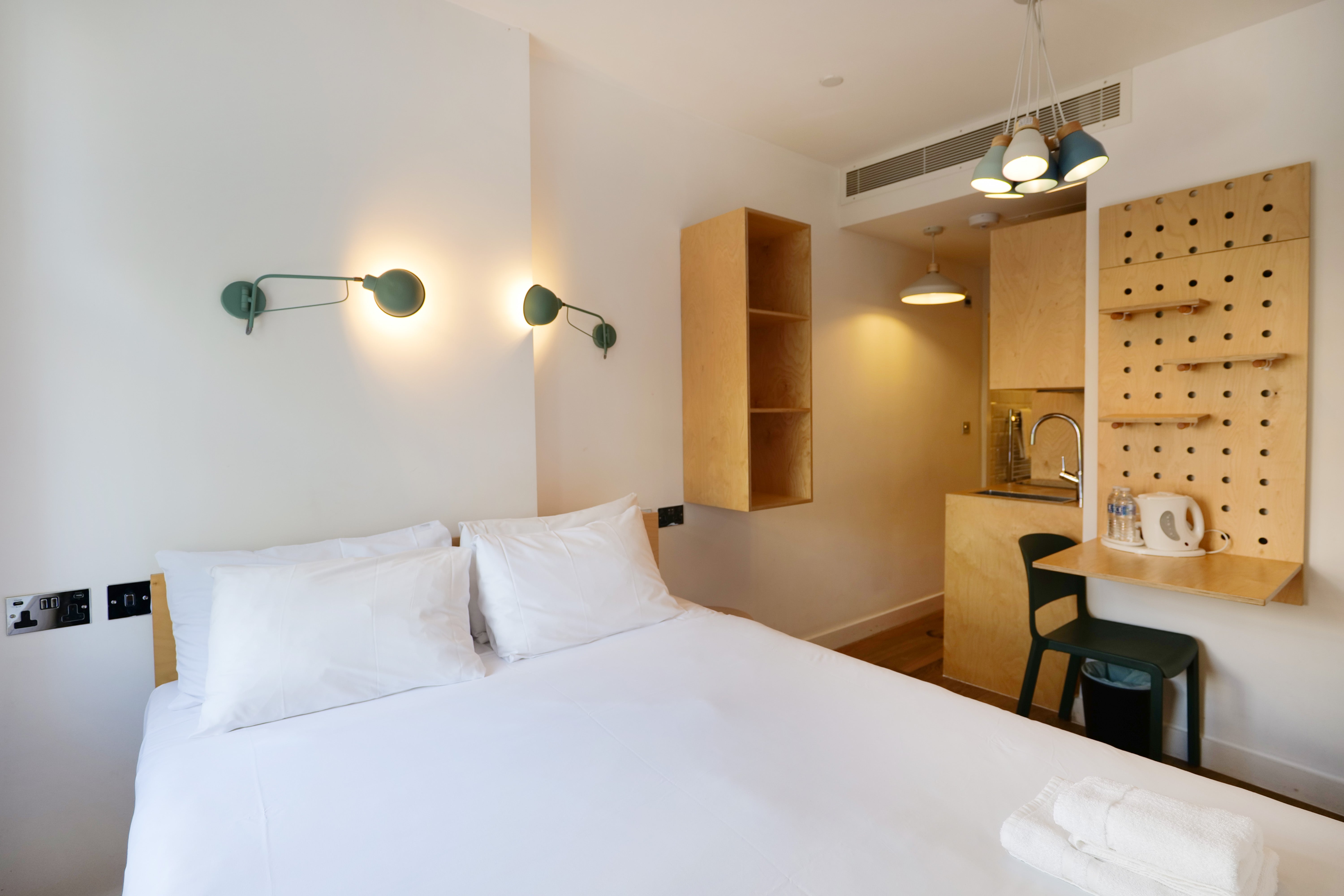 Flat Philbeach Gardens in Greater London