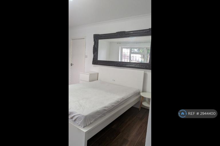Room North Road in Greater London