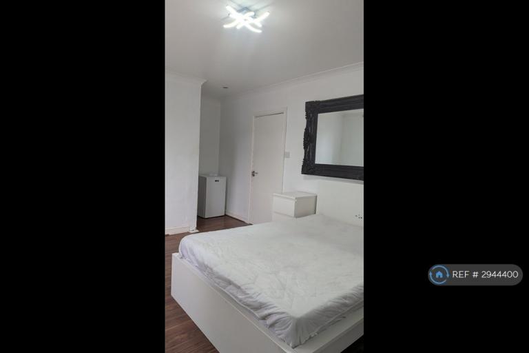 Room North Road in Greater London