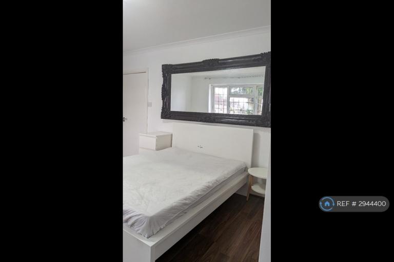 Room North Road in Greater London