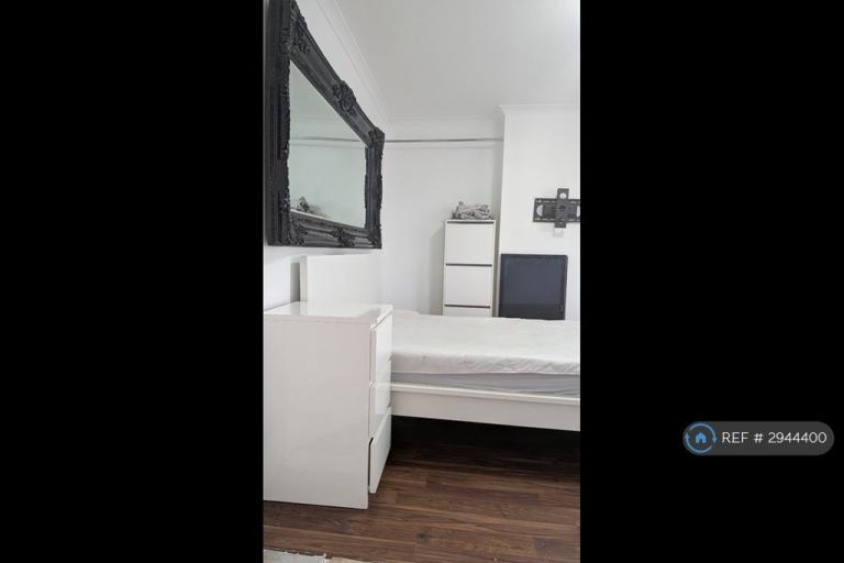 Room North Road in Greater London