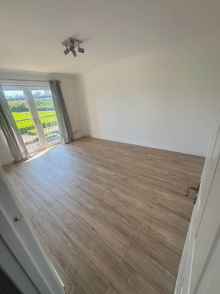 Flat Ladysmill Court in Falkirk