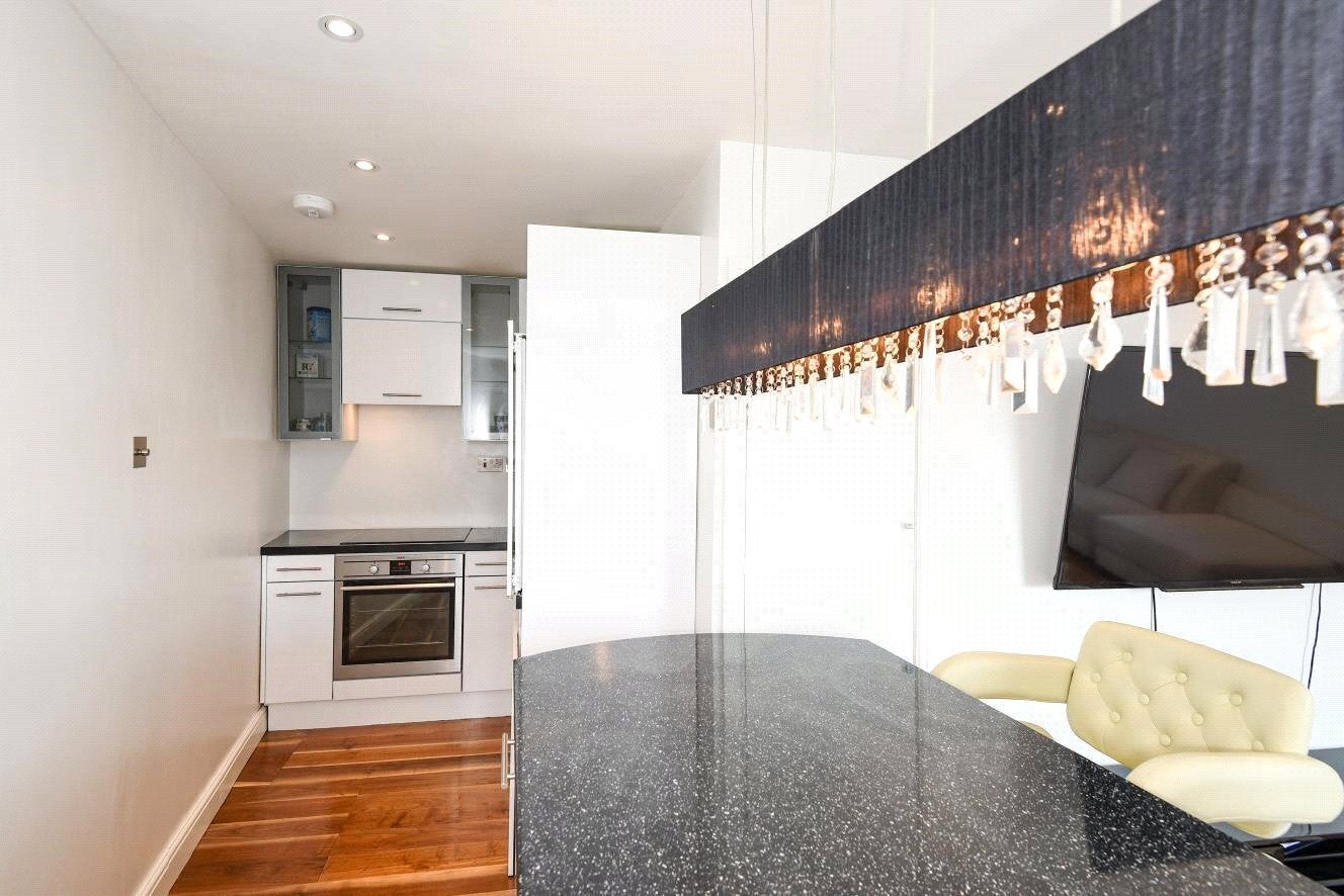 Flat Ovington Gardens in Greater London