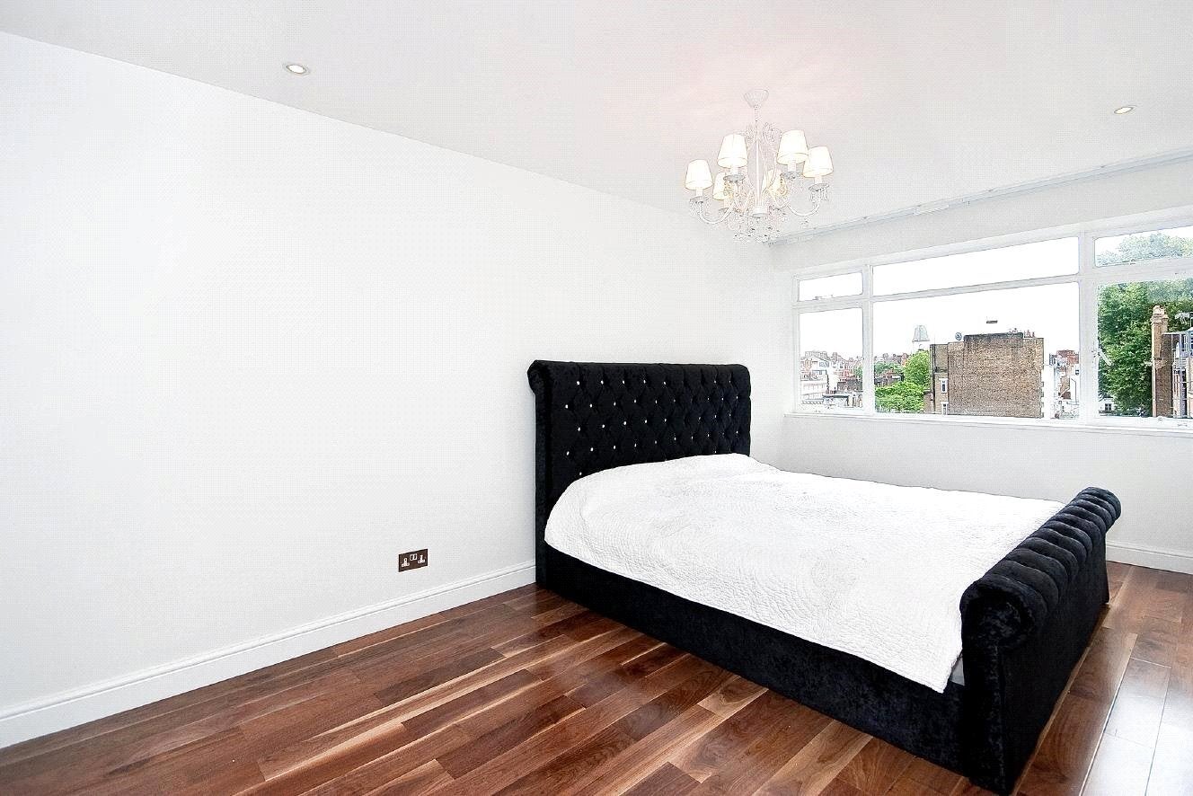 Flat Ovington Gardens in Greater London