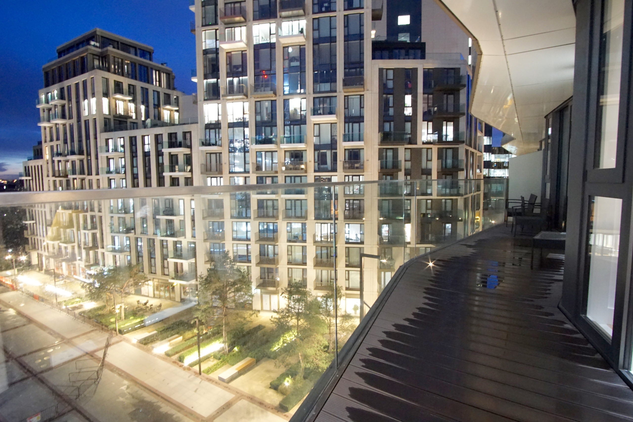 Flat Waterside Promenade in Greater London