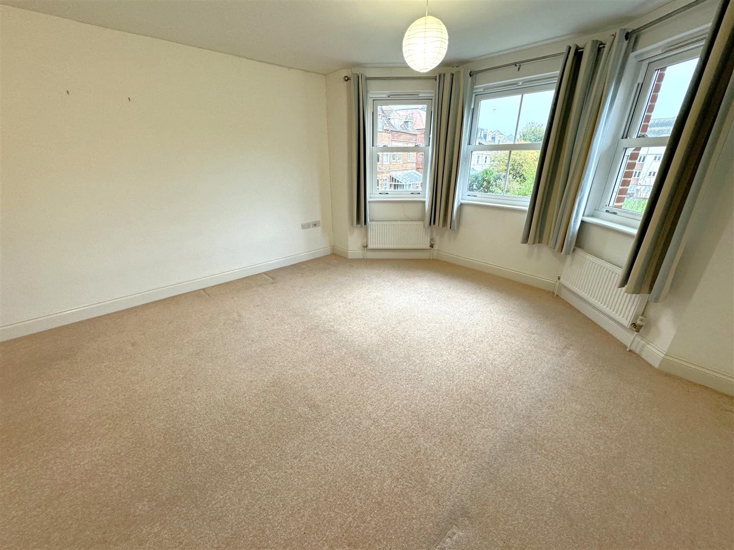 Flat Bouverie Road West in Folkestone and Hythe District