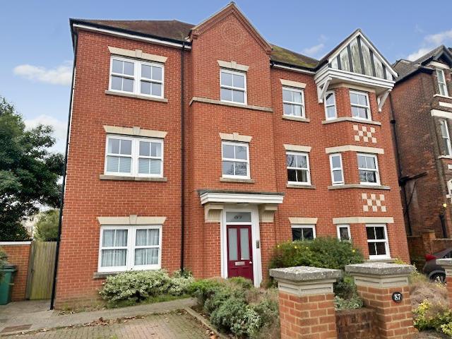 Flat Bouverie Road West in Folkestone and Hythe District