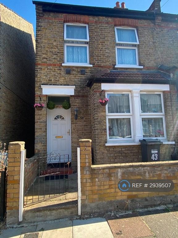 House Stanley Road in Greater London