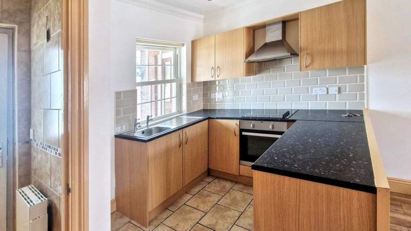 Flat Llanfoist Street in Ton Pentre