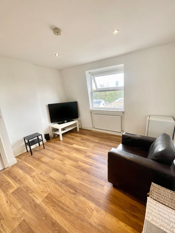 Room Hornsey Road in Greater London