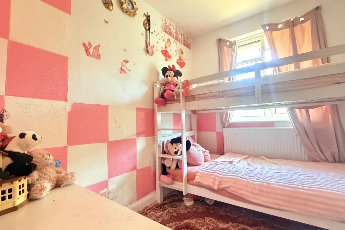 Flat Connell Crescent in Greater London