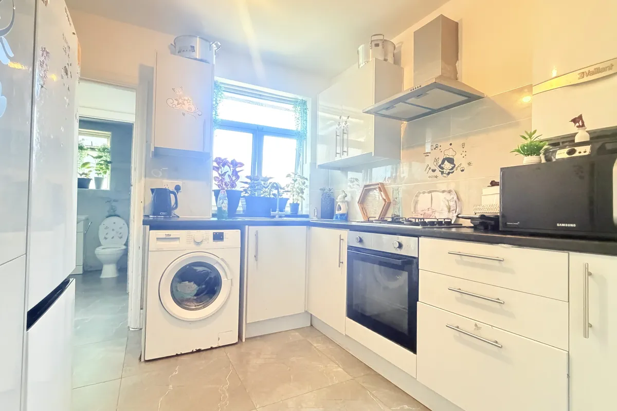 Flat Connell Crescent in Greater London