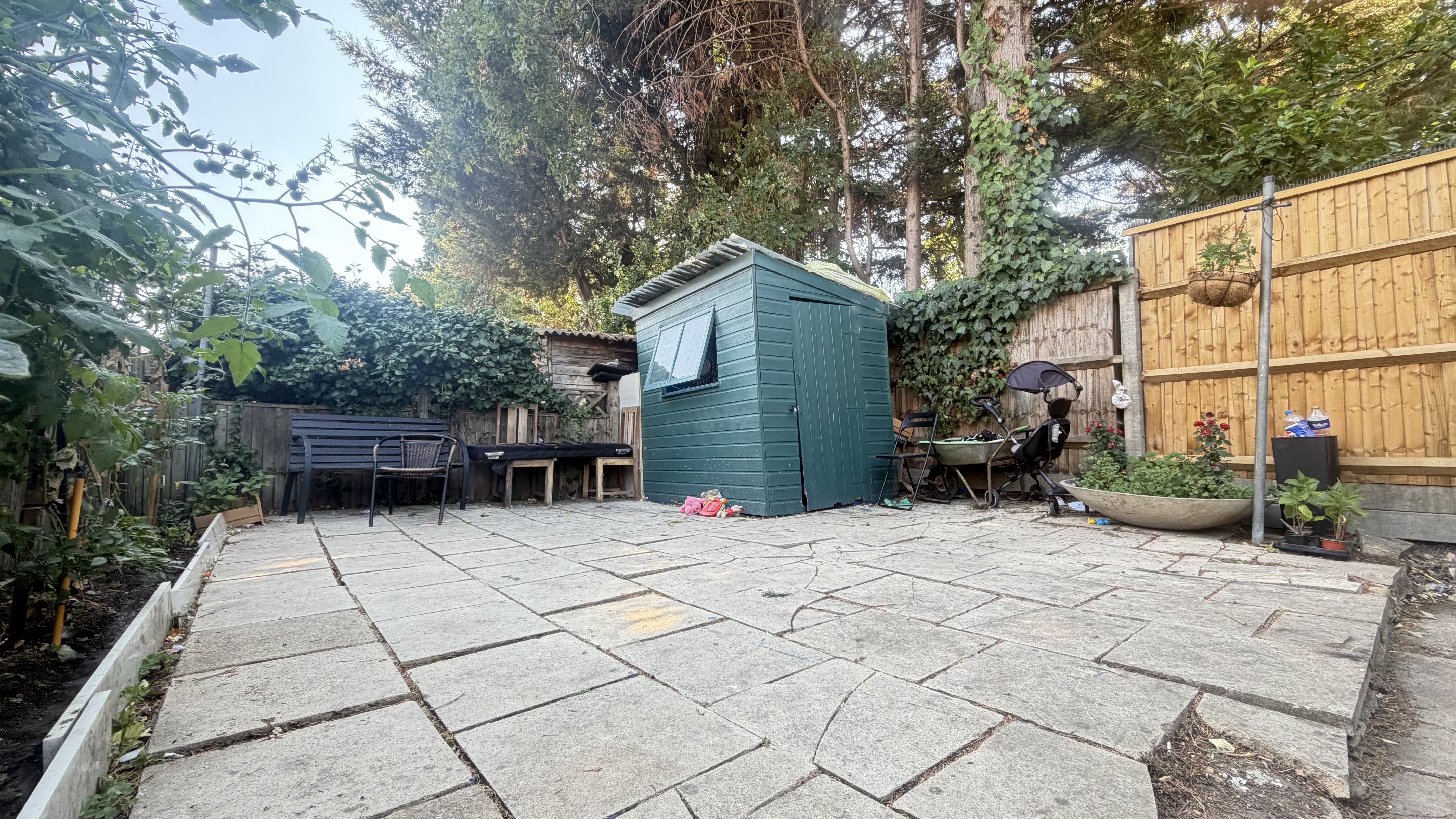 Flat Connell Crescent in Greater London