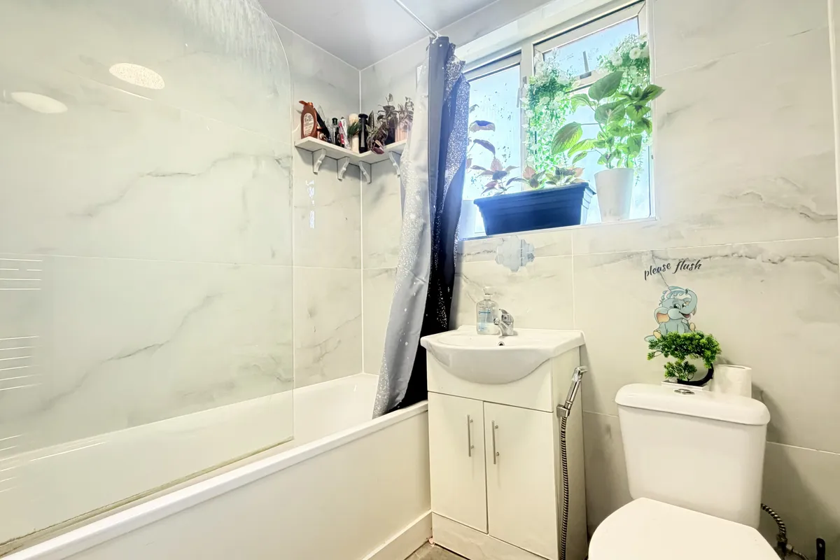 Flat Connell Crescent in Greater London