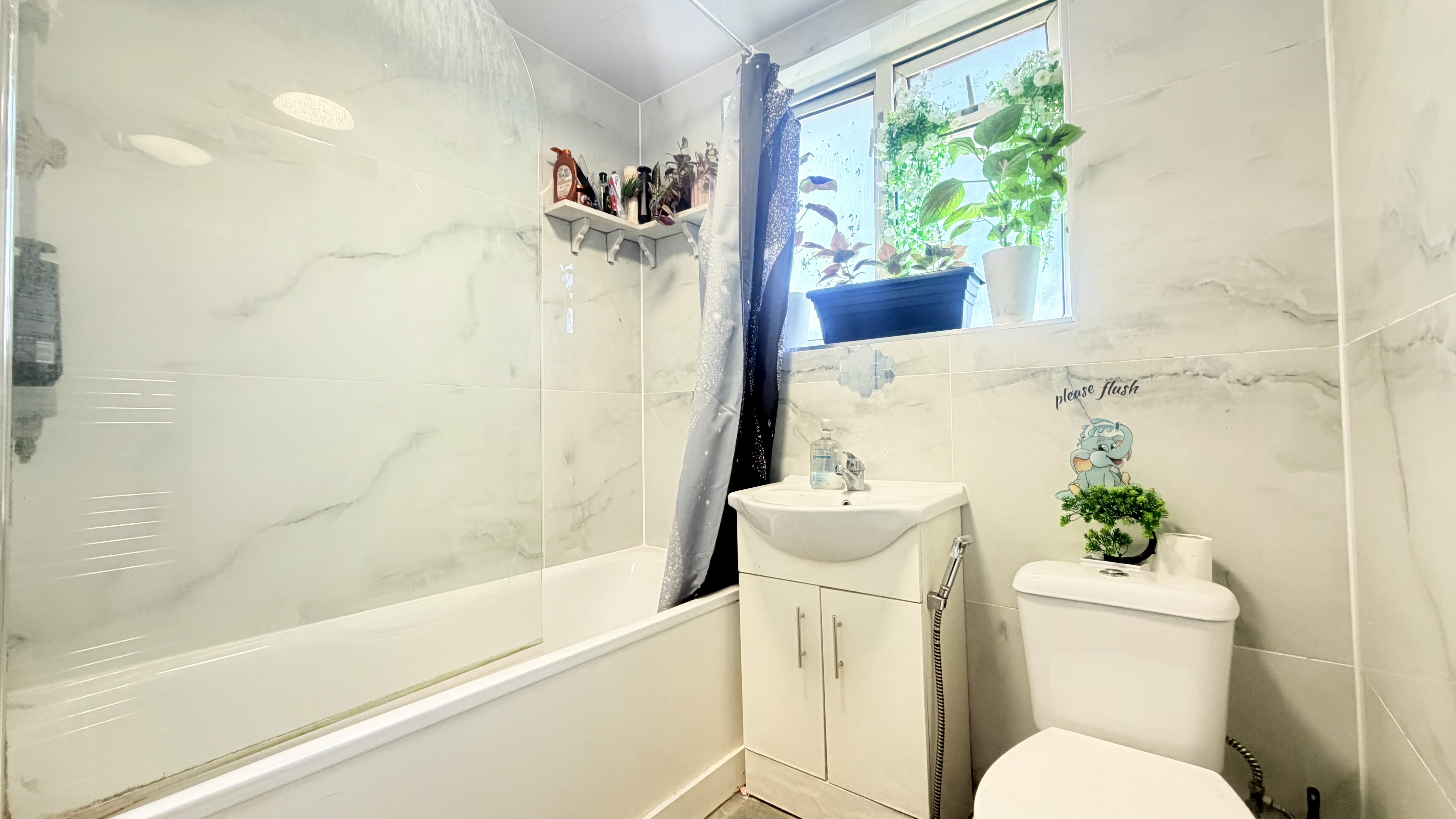 Flat Connell Crescent in Greater London