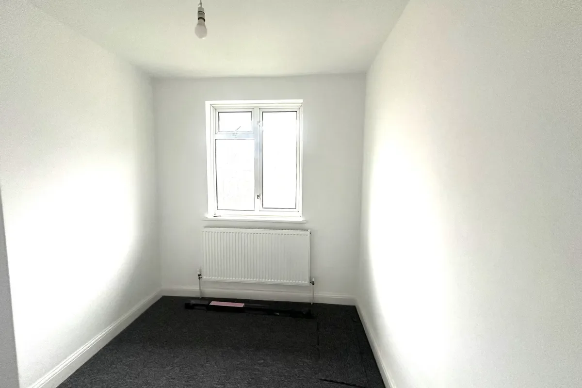 Flat Connell Crescent in Greater London
