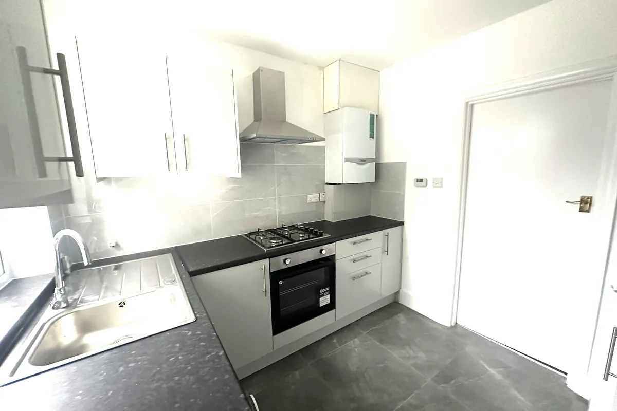 Flat Connell Crescent in Greater London