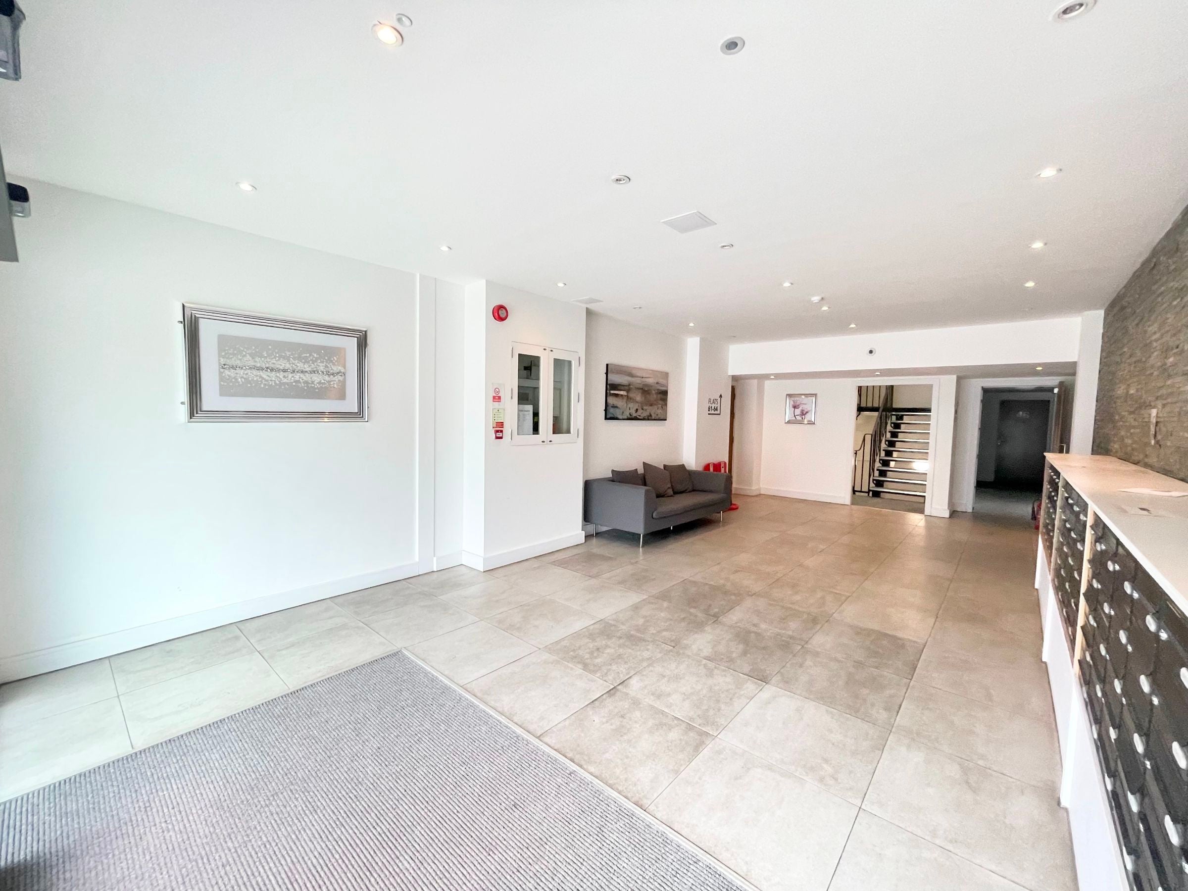 Flat Imperial Drive in Greater London