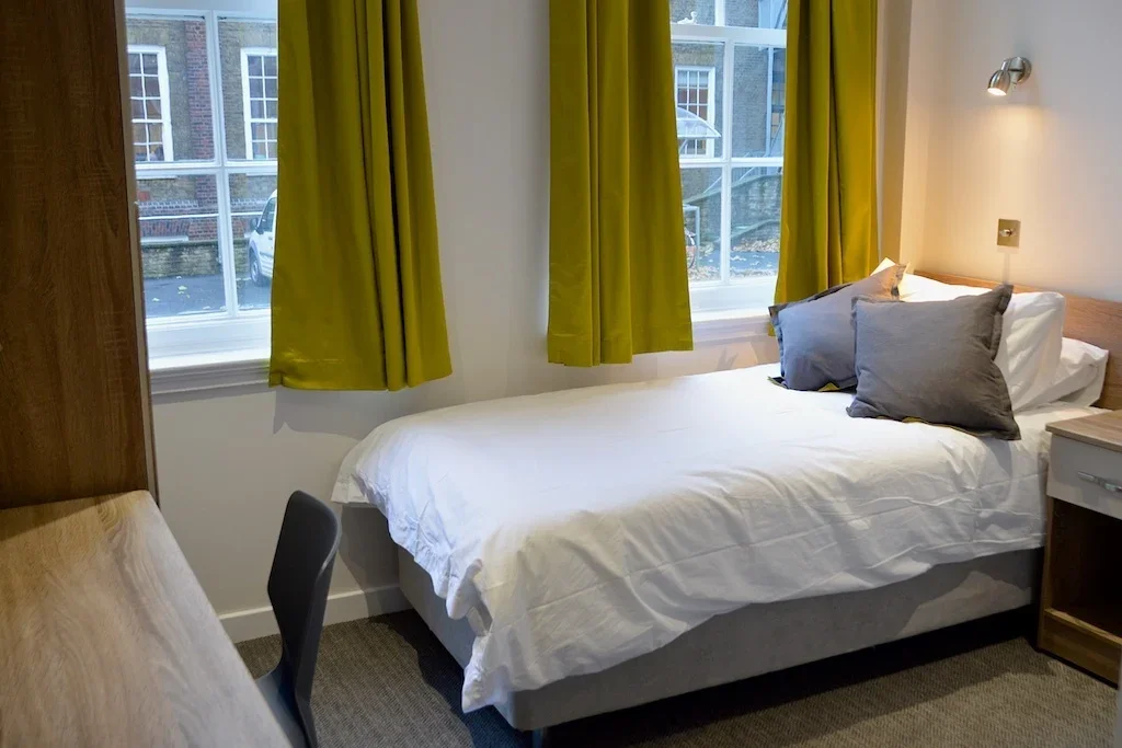 Room Foley Street in City of Westminster
