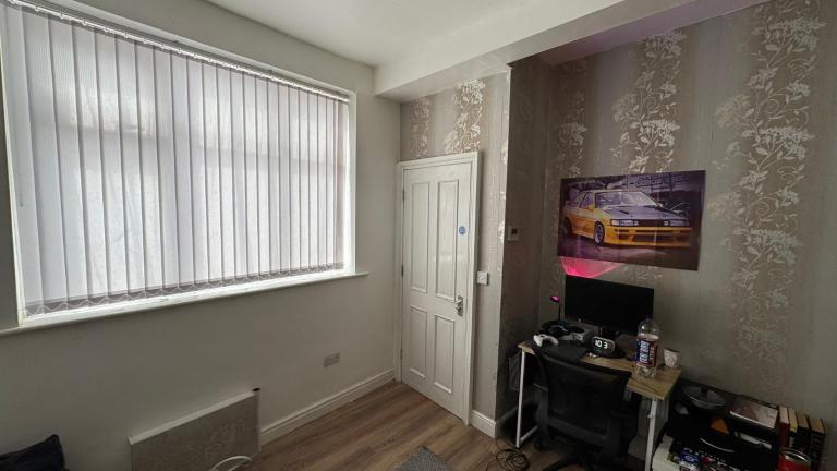 Flat Conway Road in Leeds