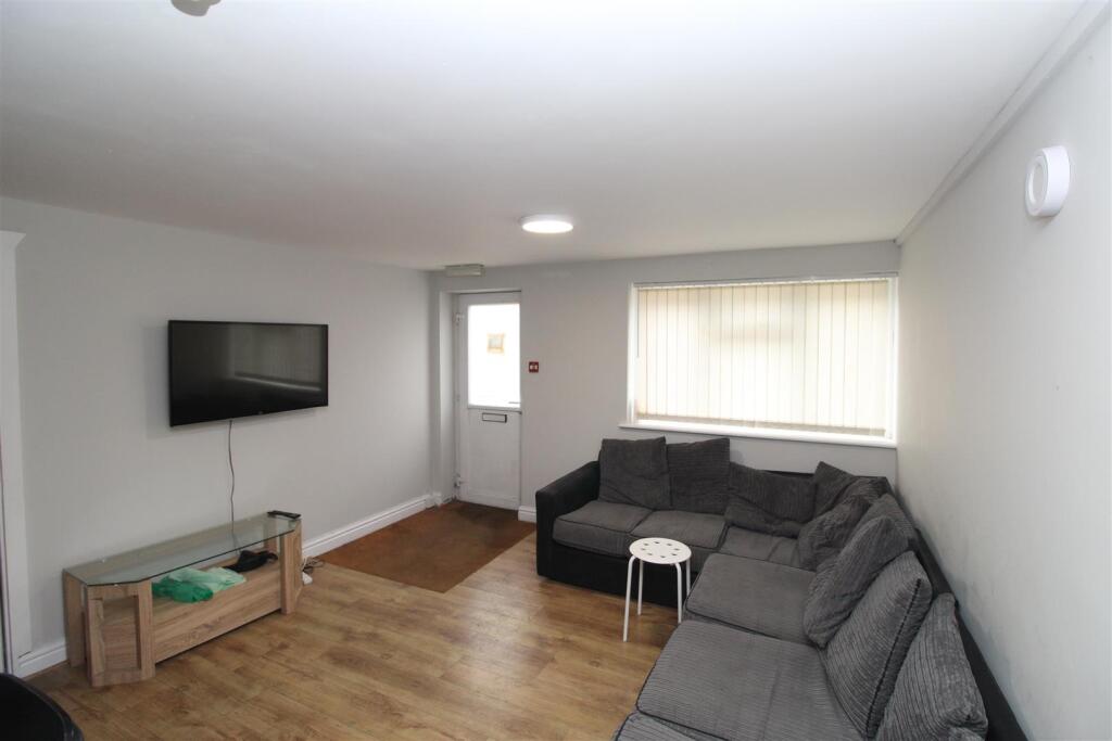 Flat Rhymney Terrace in Cardiff