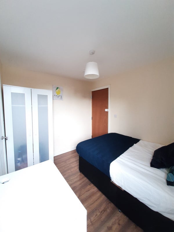 Room George Robertson Close in Coventry