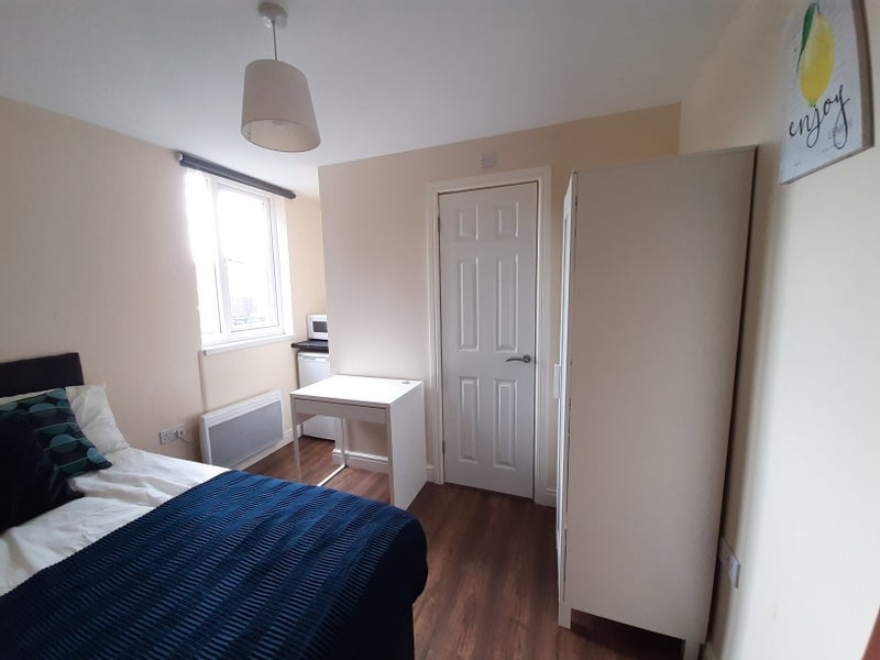 Room George Robertson Close in Coventry