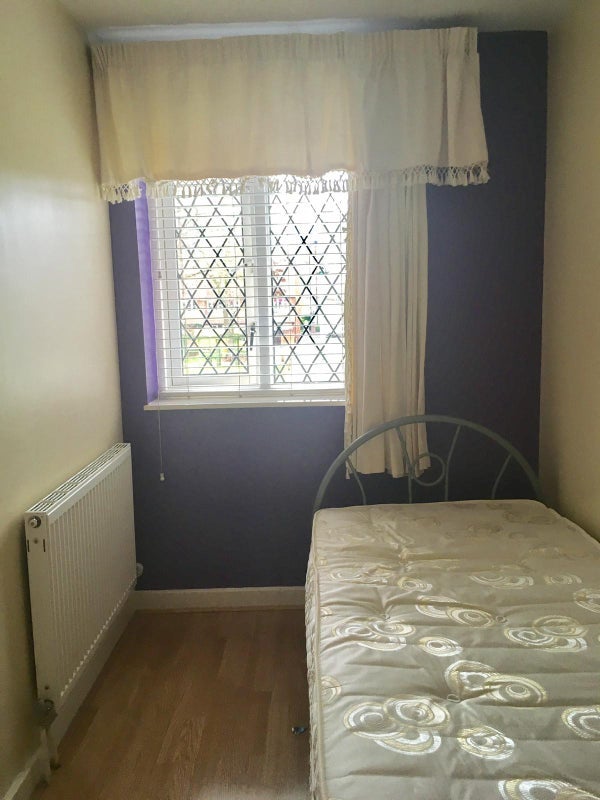 Room Burdett Street in Greater London