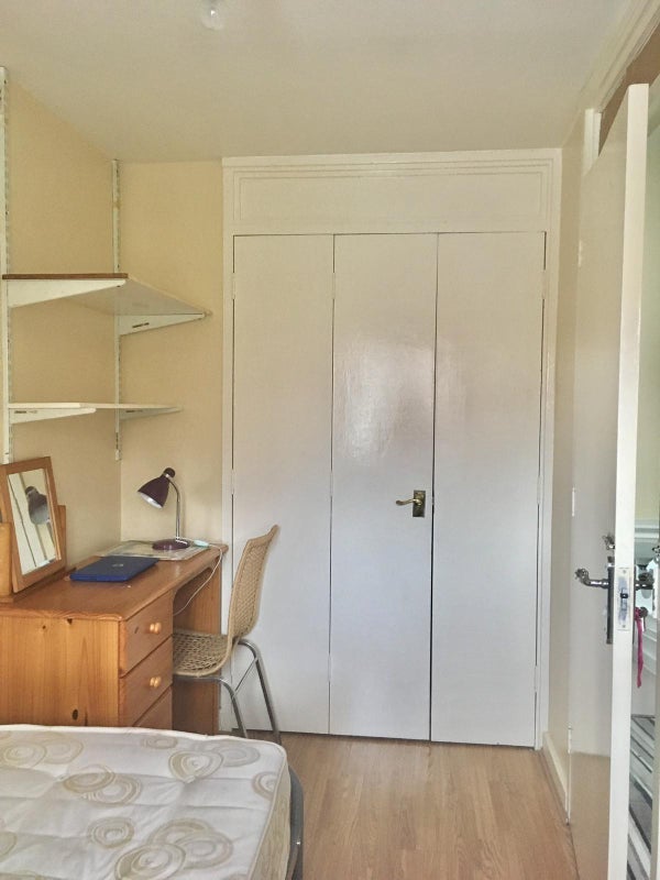 Room Burdett Street in Greater London