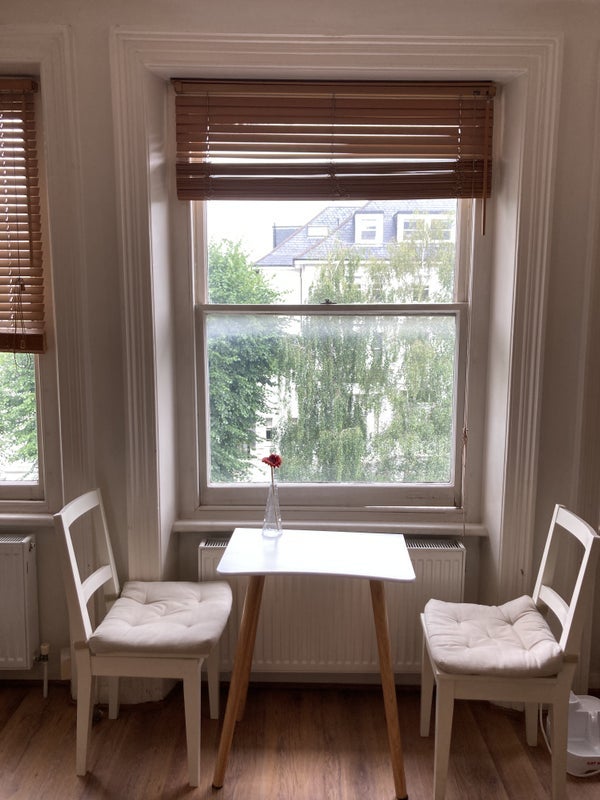 Room Belsize Grove in Greater London