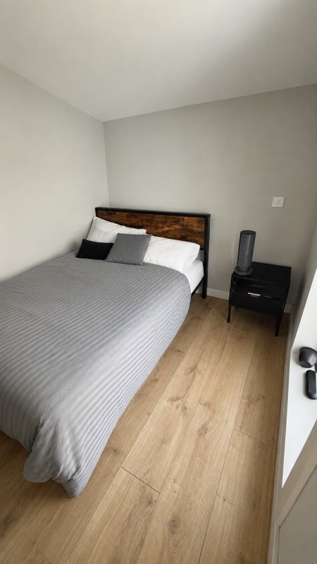 Room Berriman Road in Greater London