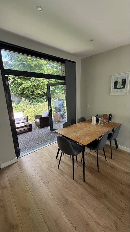 Room Berriman Road in Greater London