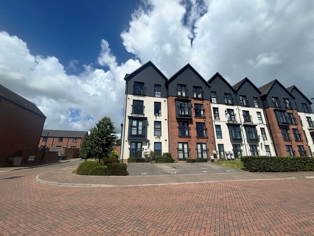 Flat Arno Quay in Barry