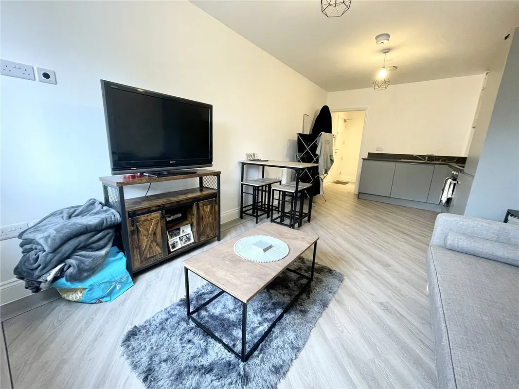 Flat Wimborne Road in Poole