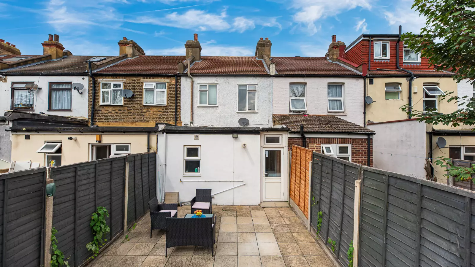 Flat Saxon Road in Greater London
