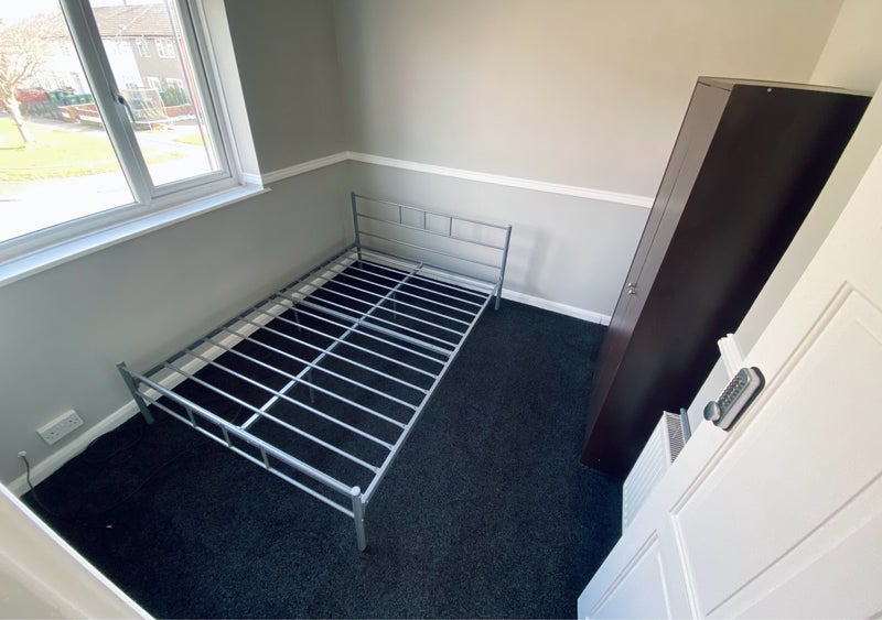 Room Felixstowe Road in Greater London